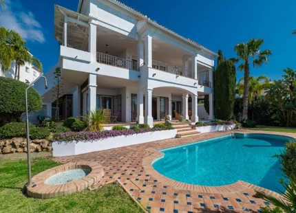Villa for sale in Rio Real, Marbella East