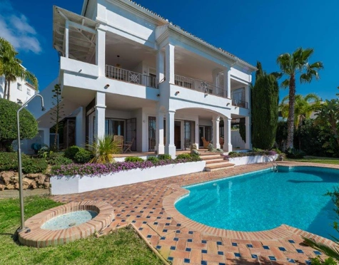 Villa for sale in Rio Real, Marbella Este