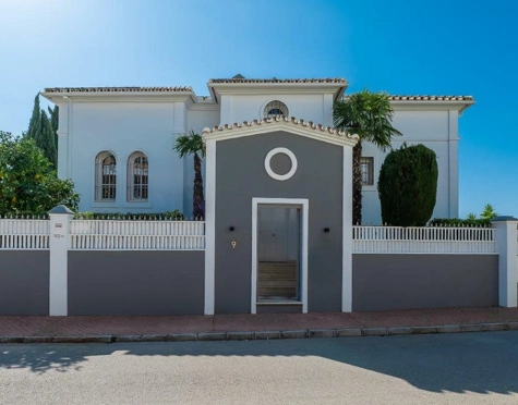 Villa for sale in Rio Real, Marbella Este
