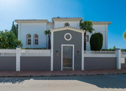 Villa for sale in Rio Real, Marbella East