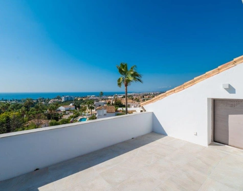 Villa for sale in Rio Real, Marbella Este