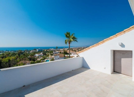 Villa for sale in Rio Real, Marbella East