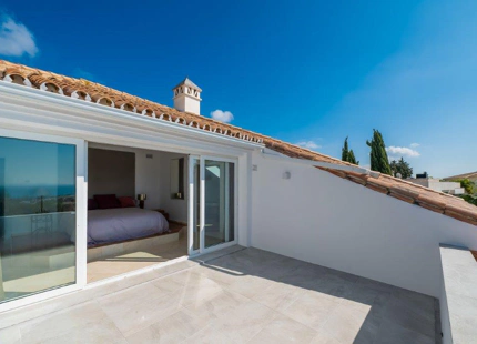 Villa for sale in Rio Real, Marbella East