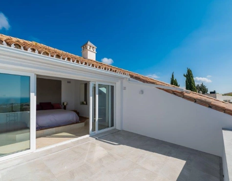 Villa for sale in Rio Real, Marbella Este
