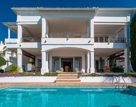 Villa for sale in Rio Real, Marbella Este