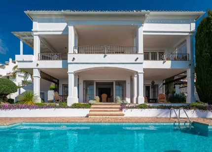 Villa for sale in Rio Real, Marbella East