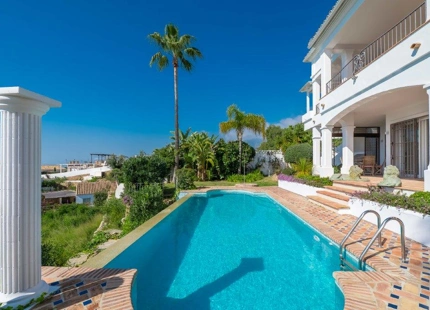 Villa for sale in Rio Real, Marbella East