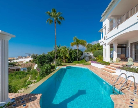 Villa for sale in Rio Real, Marbella Este