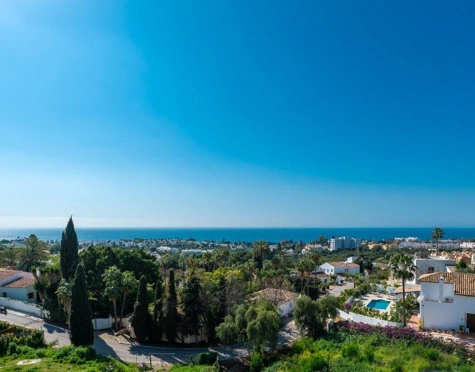 Villa for sale in Rio Real, Marbella Este
