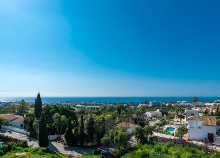 Villa for sale in Rio Real, Marbella East