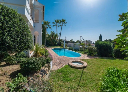 Villa for sale in Rio Real, Marbella East