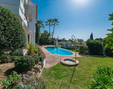 Villa for sale in Rio Real, Marbella Este