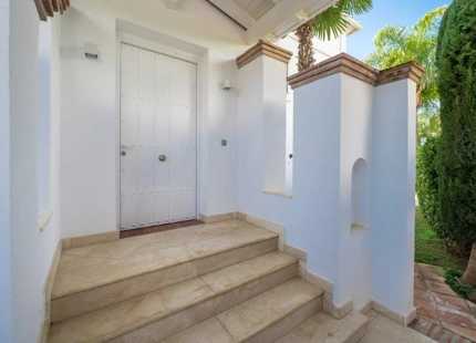 Villa for sale in Rio Real, Marbella East