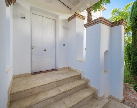 Villa for sale in Rio Real, Marbella Este