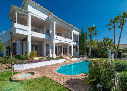Villa for sale in Rio Real, Marbella East