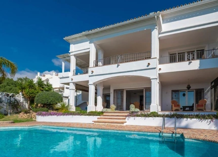 Villa for sale in Rio Real, Marbella East