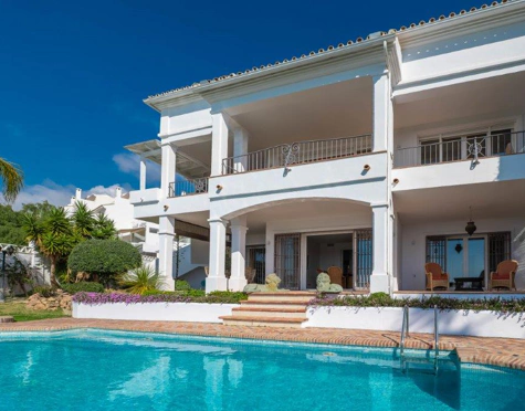 Villa for sale in Rio Real, Marbella Este