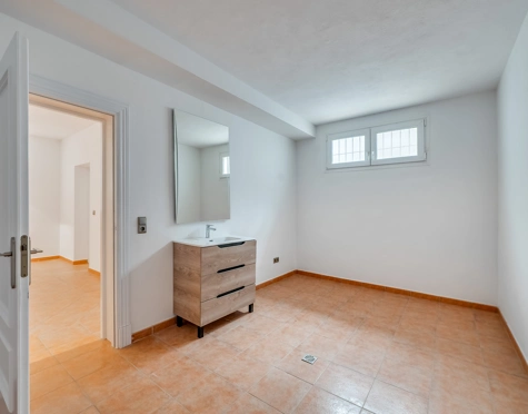 Villa for sale in Rio Real, Marbella Este