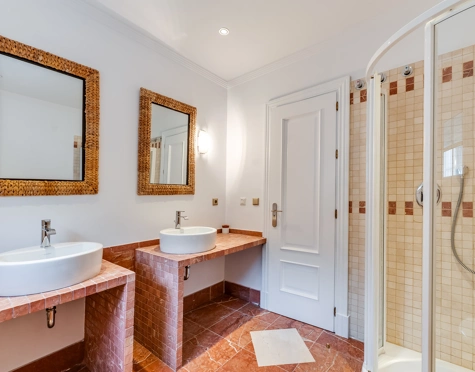 Villa for sale in Rio Real, Marbella Este