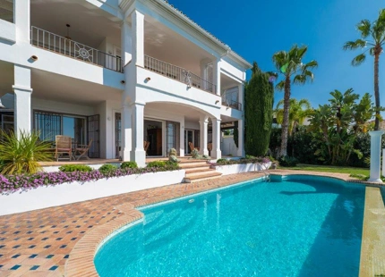 Villa for sale in Rio Real, Marbella East