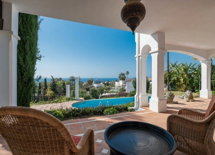 Villa for sale in Rio Real, Marbella East