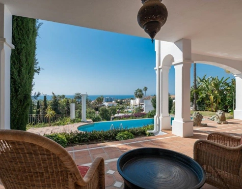 Villa for sale in Rio Real, Marbella Este