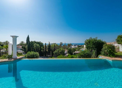 Villa for sale in Rio Real, Marbella East