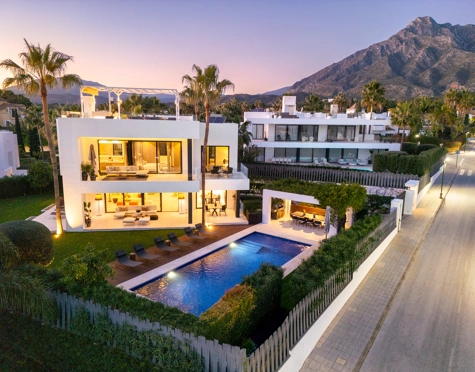 Villa en venta en Altos de Puente Romano, Marbella Golden Mile