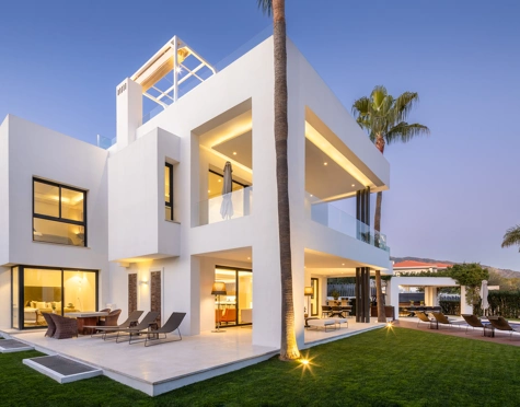Villa en venta en Altos de Puente Romano, Marbella Golden Mile