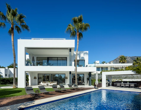 Villa en venta en Altos de Puente Romano, Marbella Golden Mile