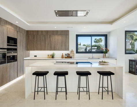 Villa en venta en Altos de Puente Romano, Marbella Golden Mile