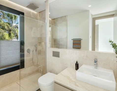Villa en venta en Altos de Puente Romano, Marbella Golden Mile
