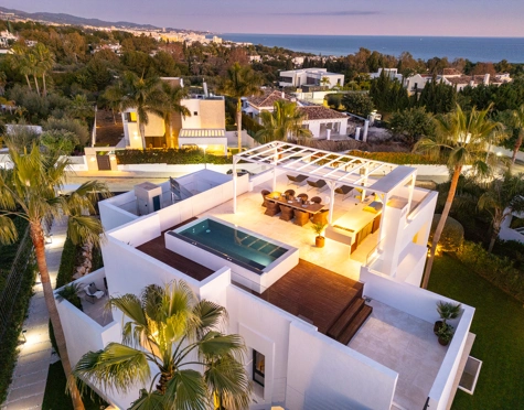 Villa en venta en Altos de Puente Romano, Marbella Golden Mile