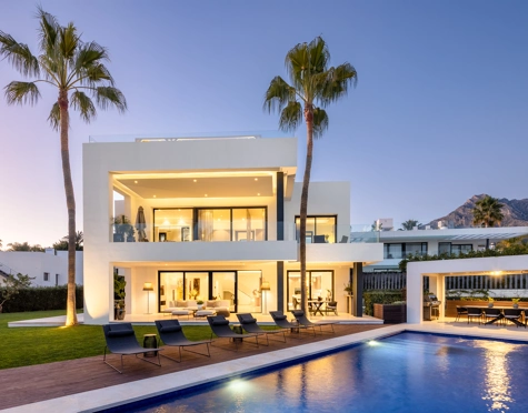 Villa en venta en Altos de Puente Romano, Marbella Golden Mile