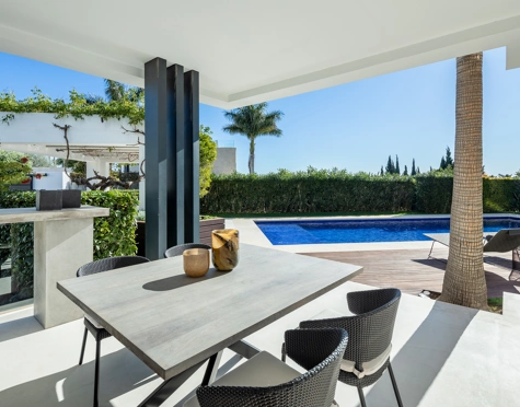 Villa en venta en Altos de Puente Romano, Marbella Golden Mile