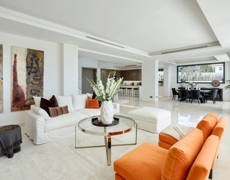 Villa en venta en Altos de Puente Romano, Marbella Golden Mile