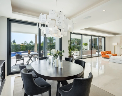 Villa en venta en Altos de Puente Romano, Marbella Golden Mile