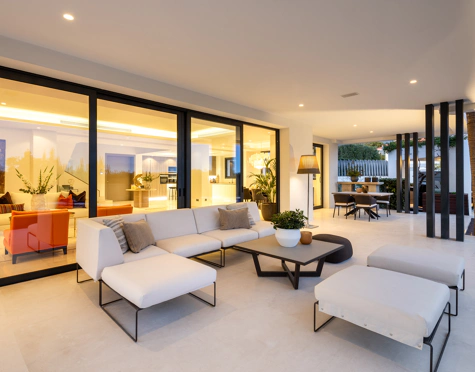 Villa en venta en Altos de Puente Romano, Marbella Golden Mile