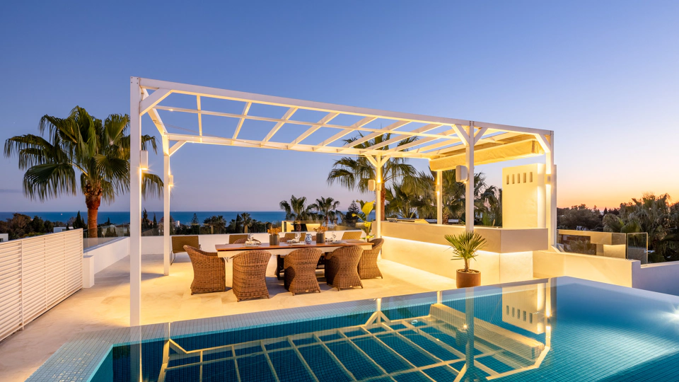 Villa en venta en Altos de Puente Romano, Marbella Golden Mile