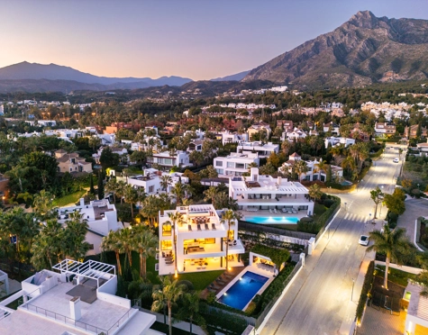 Villa en venta en Altos de Puente Romano, Marbella Golden Mile