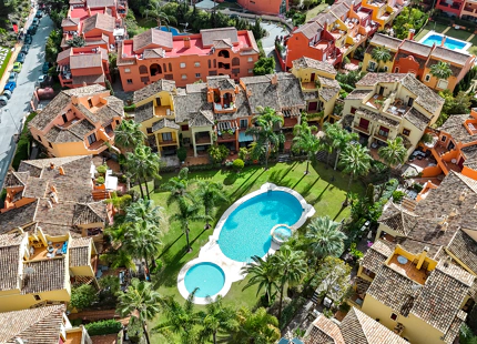 EXCEPTIONAL 4-BEDROOM TOWNHOUSE FOR SALE IN JARDINES DE LAS LOMAS