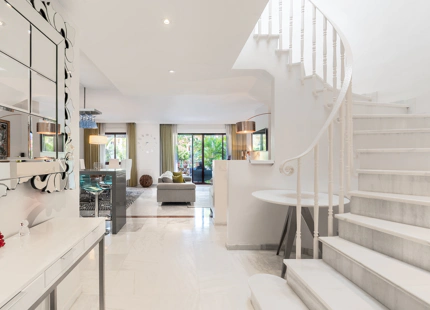 EXCEPTIONAL 4-BEDROOM TOWNHOUSE FOR SALE IN JARDINES DE LAS LOMAS