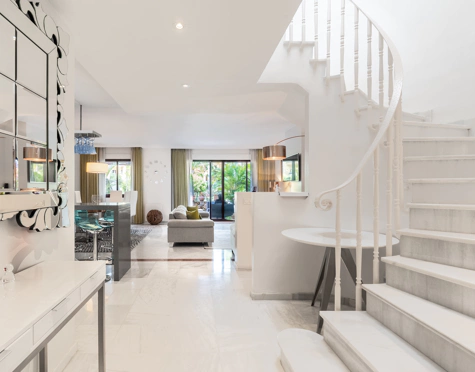Town House for sale in Jardines de las Lomas, Marbella Golden Mile