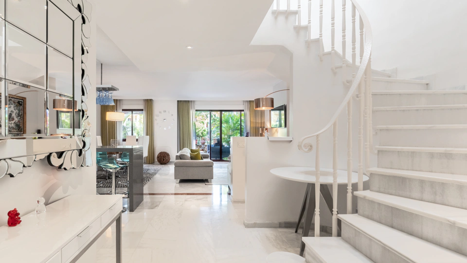 Town House for sale in Jardines de las Lomas, Marbella Golden Mile