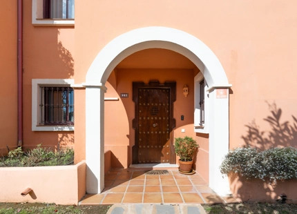 EXCEPTIONAL 4-BEDROOM TOWNHOUSE FOR SALE IN JARDINES DE LAS LOMAS