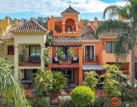 Town House for sale in Jardines de las Lomas, Marbella Golden Mile
