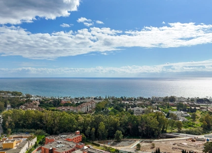 EXCEPTIONAL 4-BEDROOM TOWNHOUSE FOR SALE IN JARDINES DE LAS LOMAS