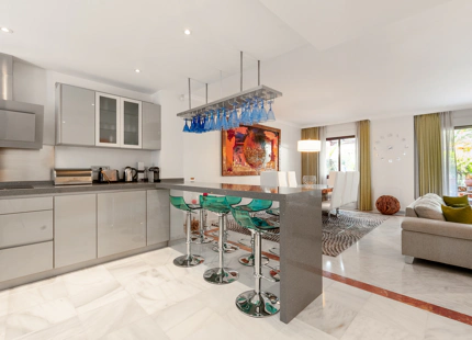 EXCEPTIONAL 4-BEDROOM TOWNHOUSE FOR SALE IN JARDINES DE LAS LOMAS