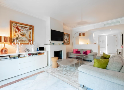 EXCEPTIONAL 4-BEDROOM TOWNHOUSE FOR SALE IN JARDINES DE LAS LOMAS