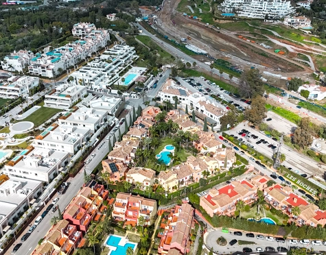 Town House for sale in Jardines de las Lomas, Marbella Golden Mile